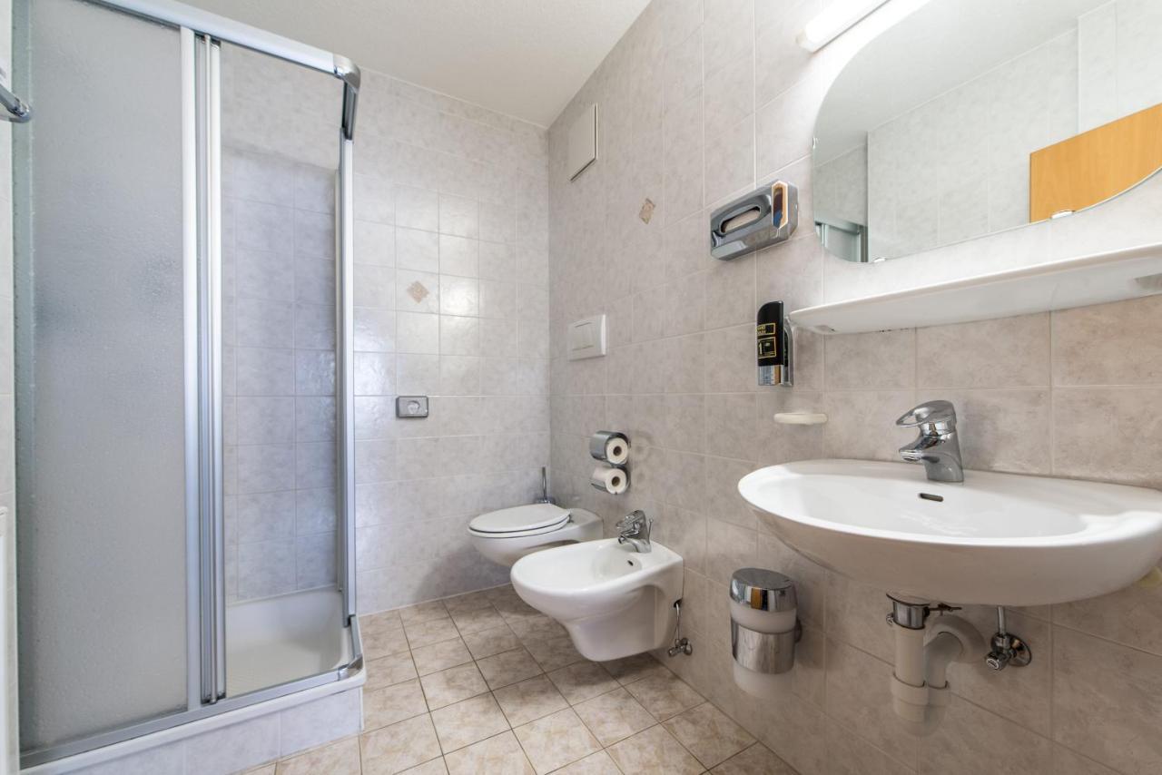 Hotel Sonja Cadipietra Luaran gambar