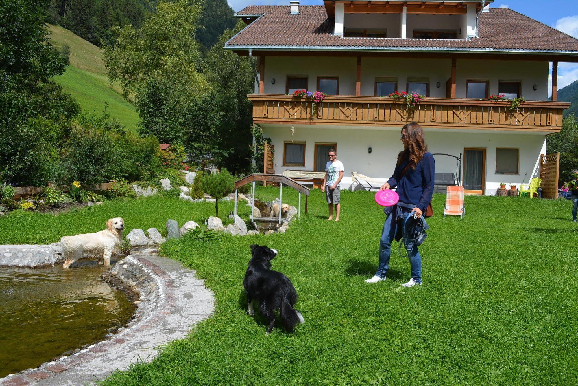 Hotel Sonja Cadipietra Luaran gambar