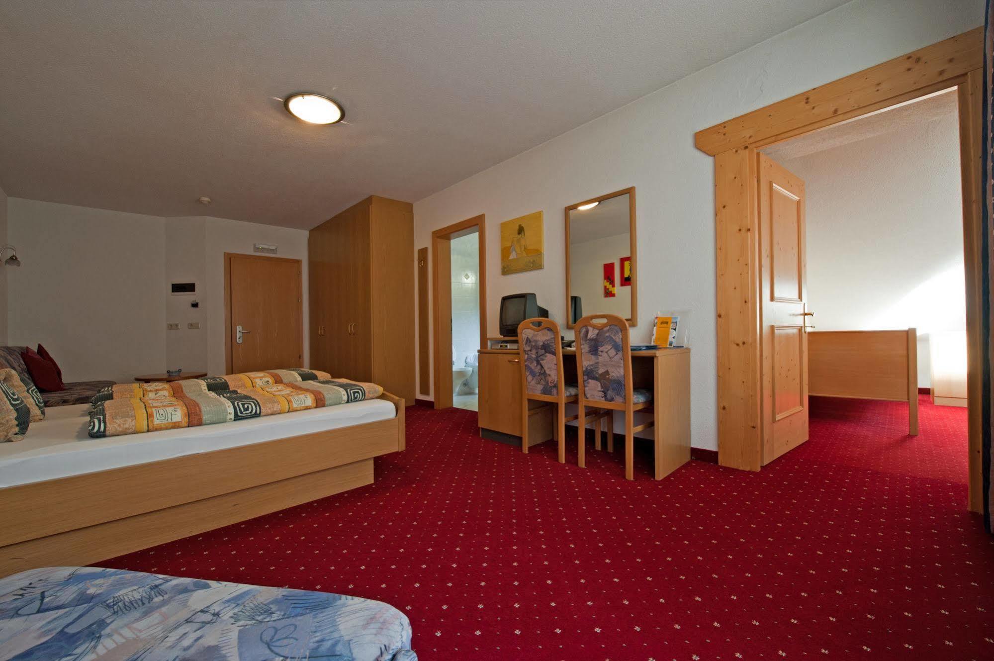 Hotel Sonja Cadipietra Luaran gambar