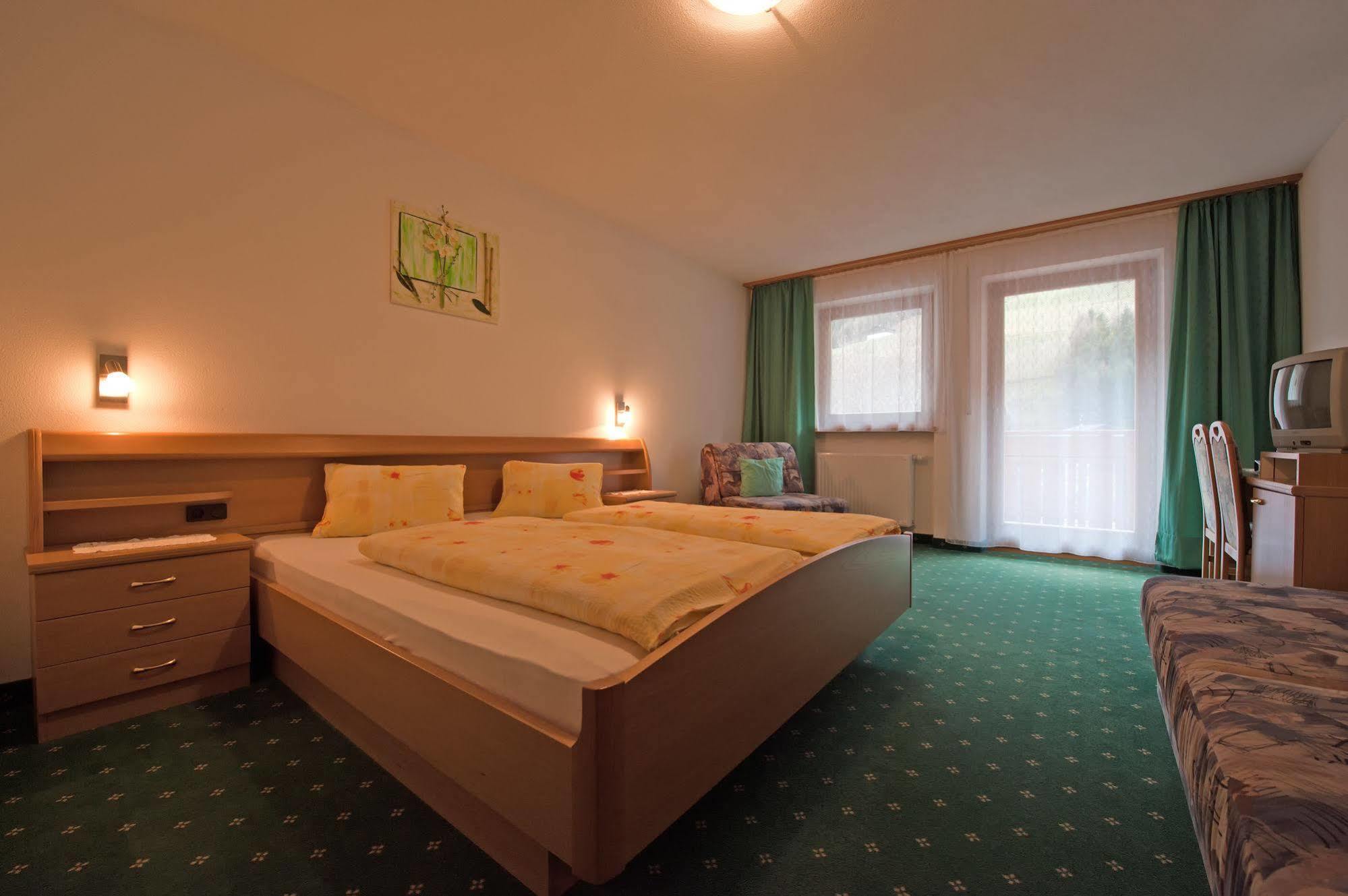 Hotel Sonja Cadipietra Luaran gambar