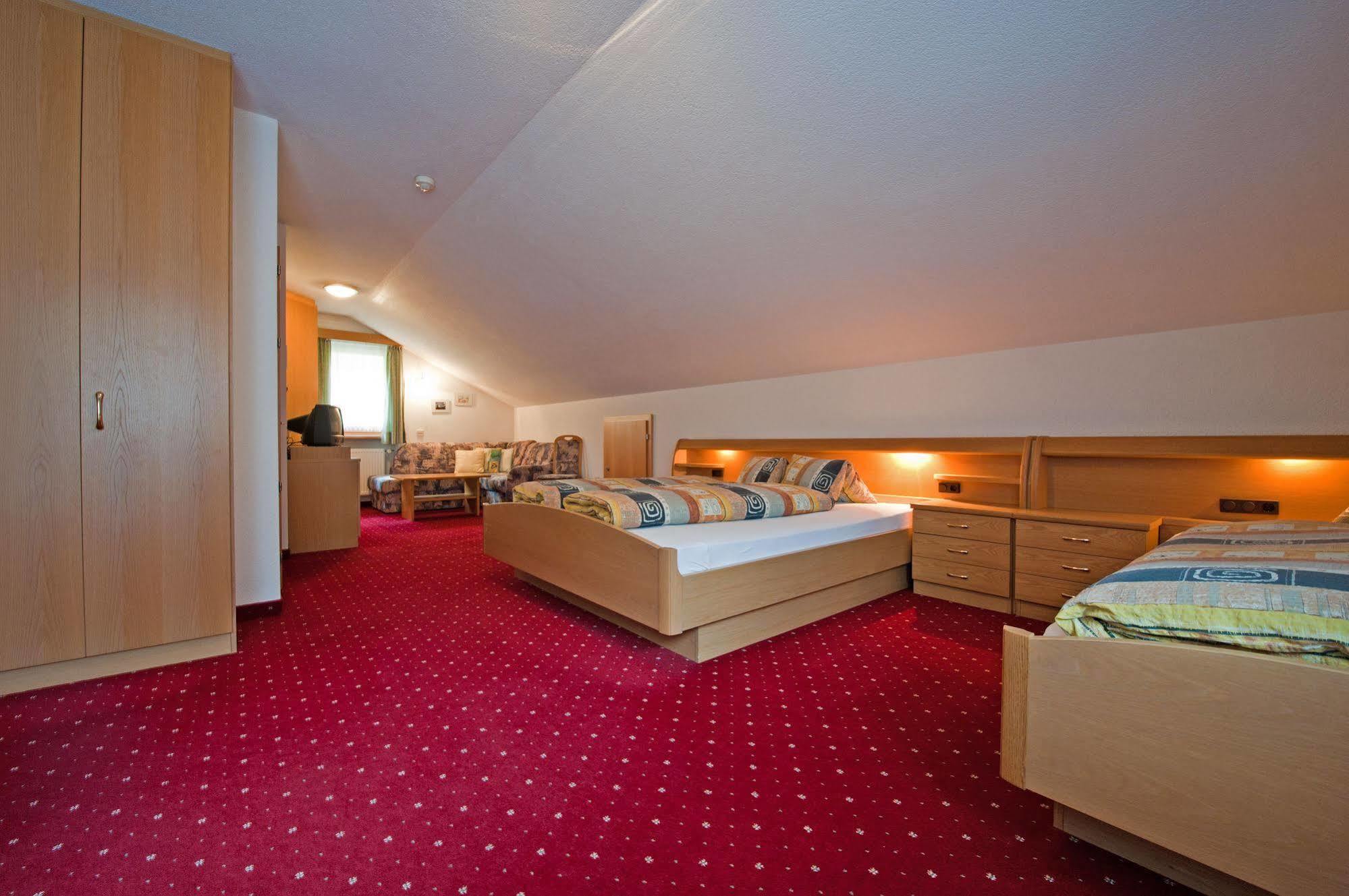 Hotel Sonja Cadipietra Luaran gambar